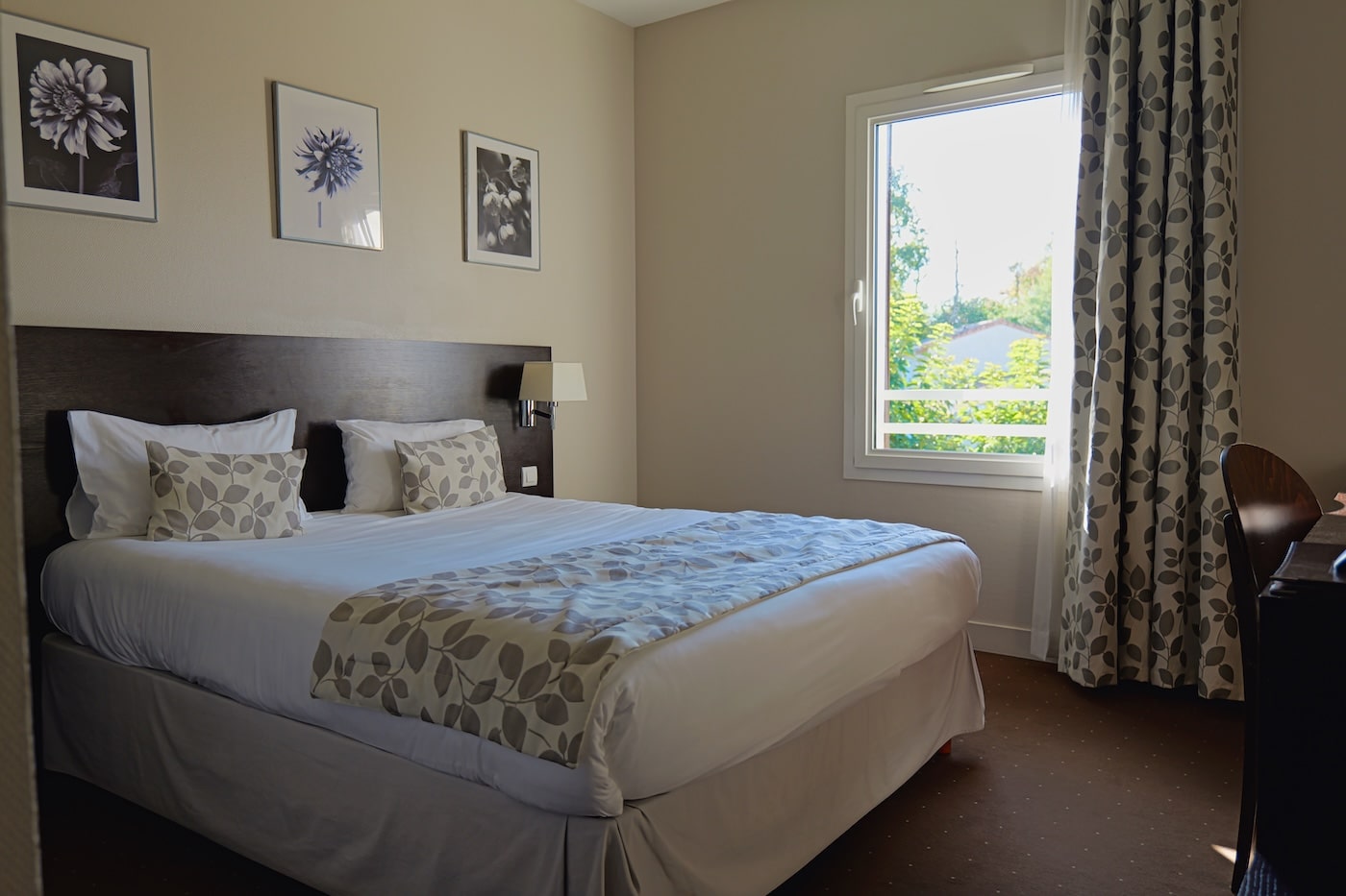Chambre double, fenêtre sur le jardin